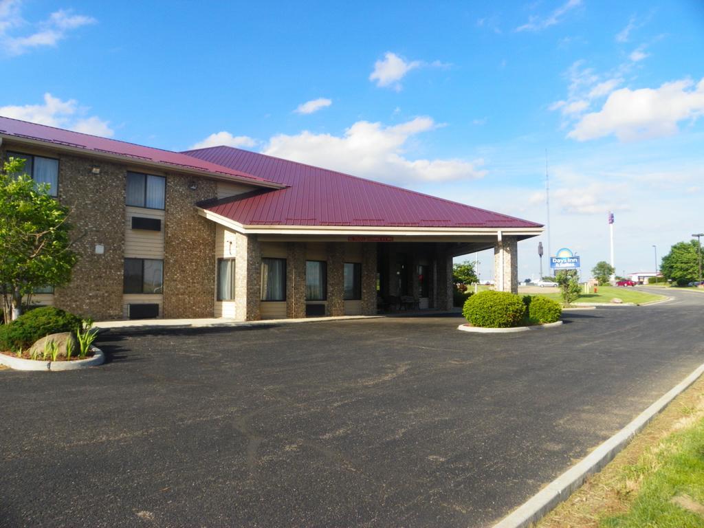 Royalton Inn & Suites Upper Sandusky Экстерьер фото
